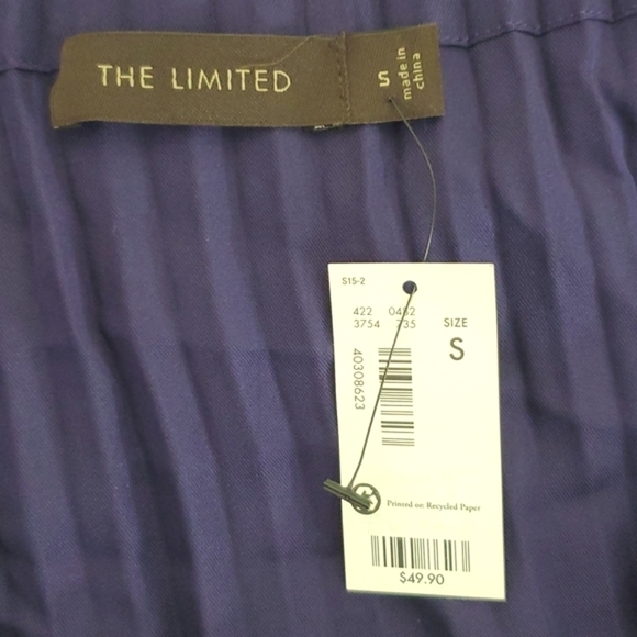 *NWT* THE LIMITED Purple Pleated 3/4 Sleeve Top, size Small - Picture 4 of 6